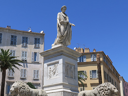 Ajaccio est le port le plus important de l'ouest de la Corse.