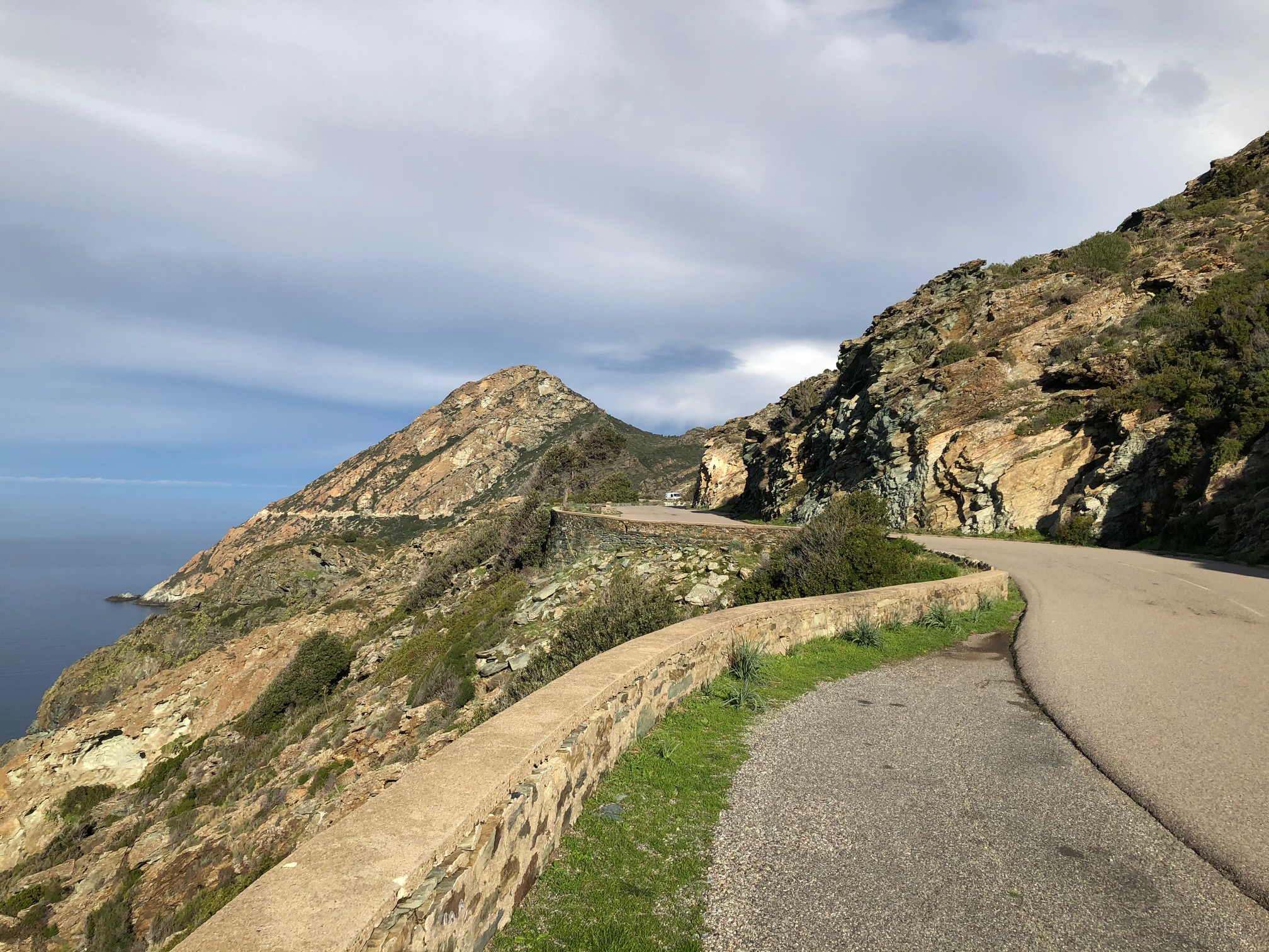 Se déplacer en Corse — route de montagne Se déplacer en Corse — route de montagne