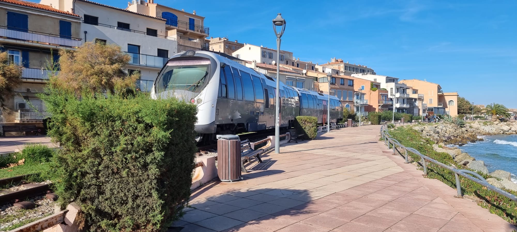 Le petit train des Chemins de fer de la Corse Le petit train des Chemins de fer de la Corse